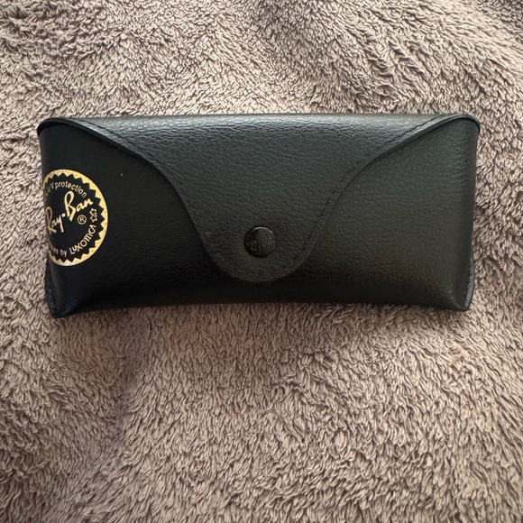 Ray-Ban Men’s JIM Sunglasses in Arista Gold Frames and Green Lenses - Picture 6 of 7